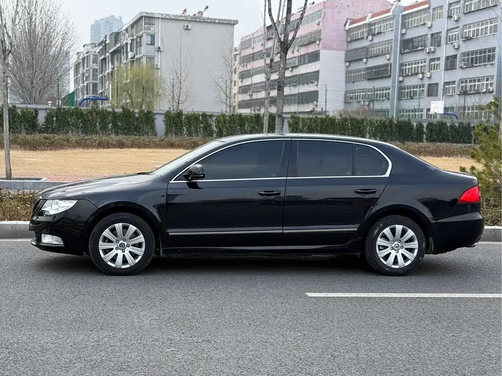 Skoda Superb 2012 — фото 2