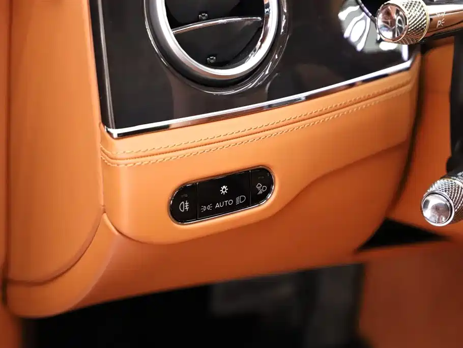 Bentley Flying Spur 2023 — фото 20