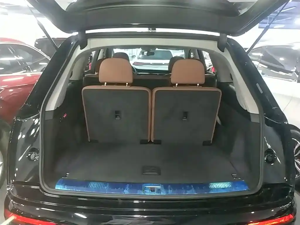 Audi Q7 2020 — фото 19