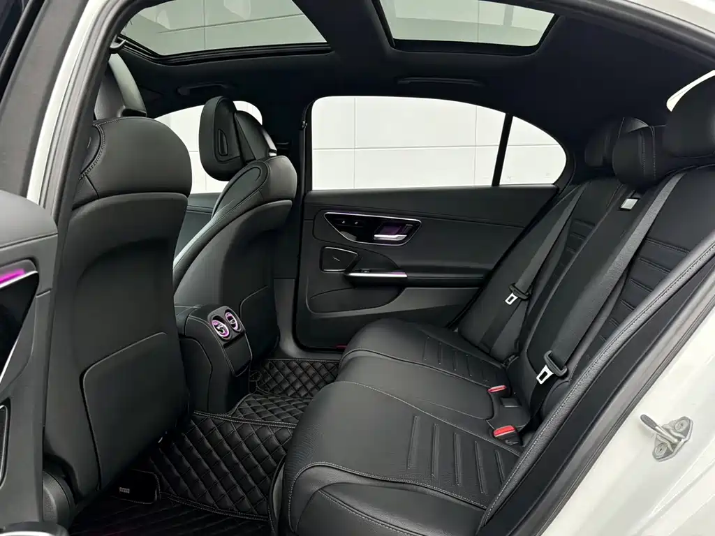 Mercedes-Benz C-Class 2023 — фото 11