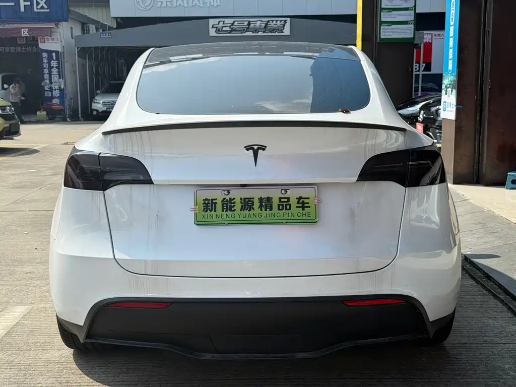 Tesla Model Y 2023 — фото 12