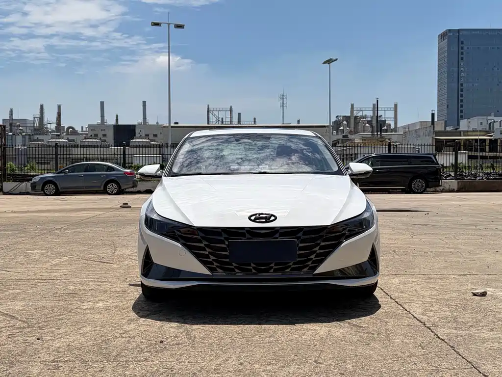 Hyundai Elantra 2022