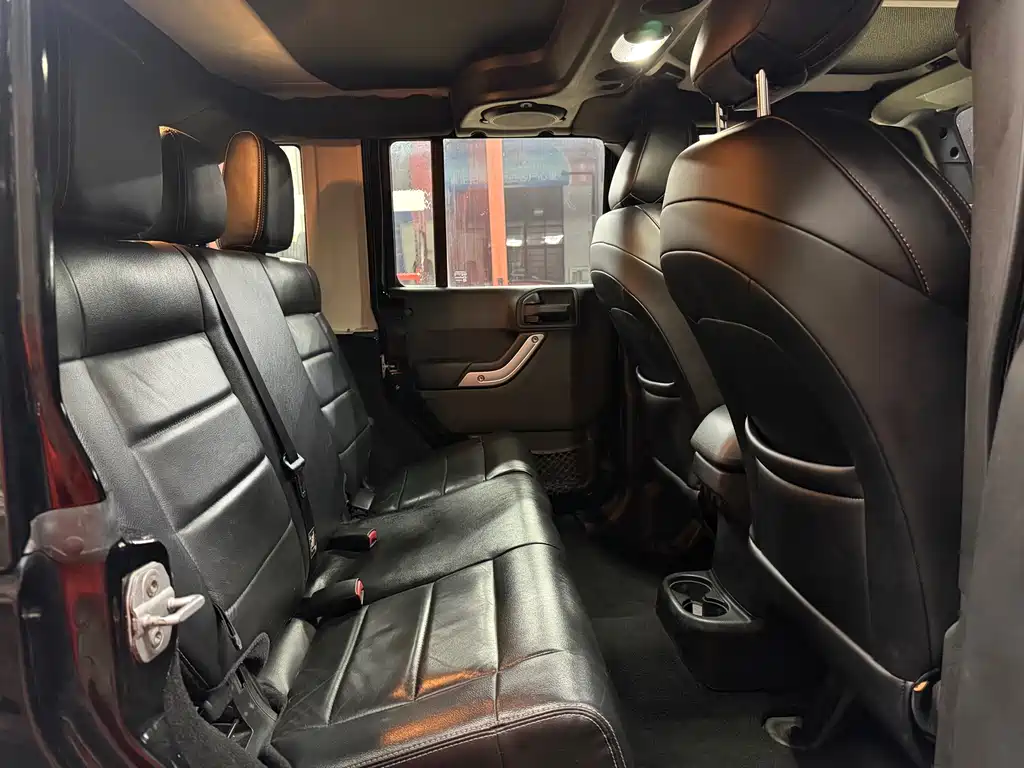 Jeep Wrangler 2012 — фото 21