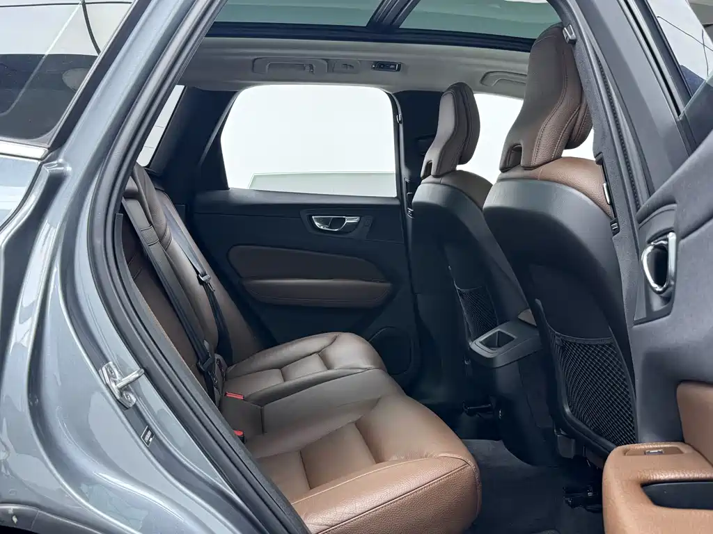 Volvo XC60 2020 — фото 9