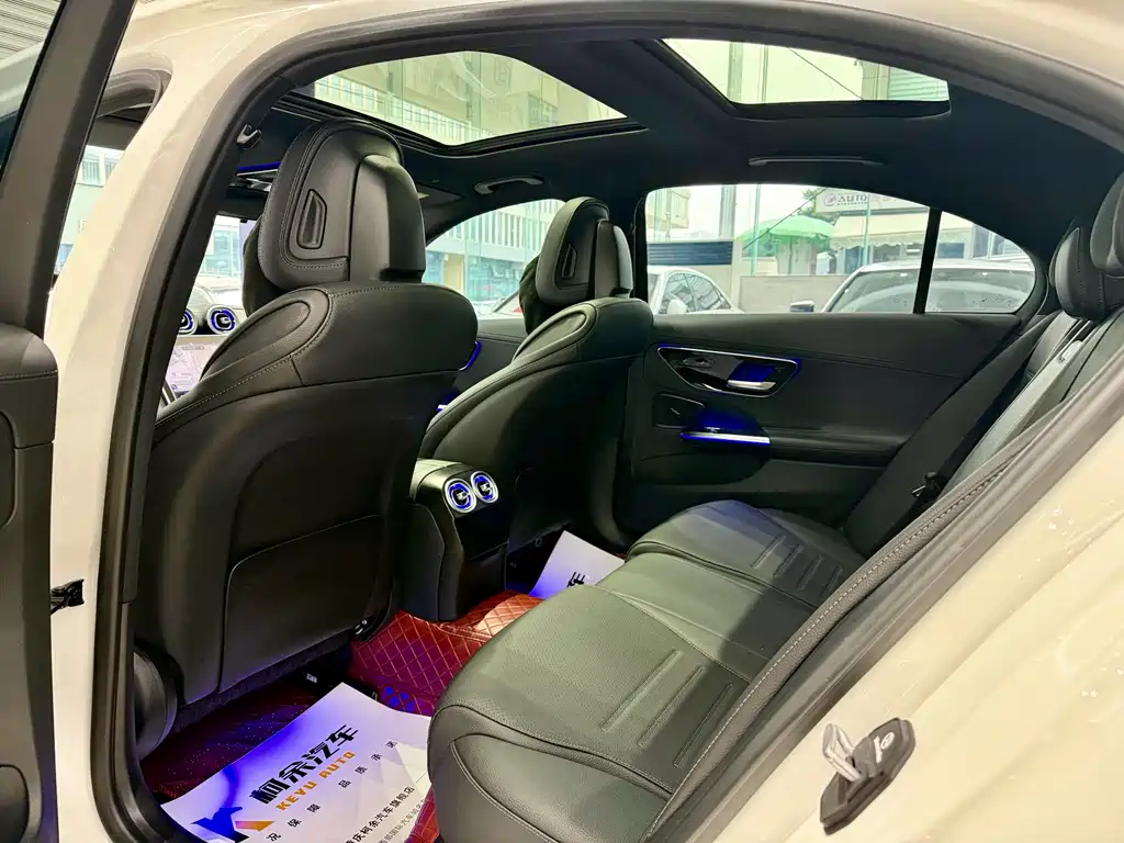 Mercedes-Benz C-Class 2023 — фото 11