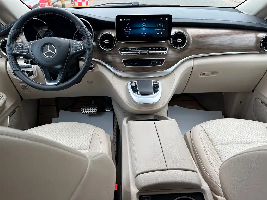 Mercedes-Benz V-Class 2020 — фото 17