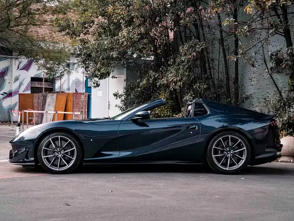 Ferrari 812 2023