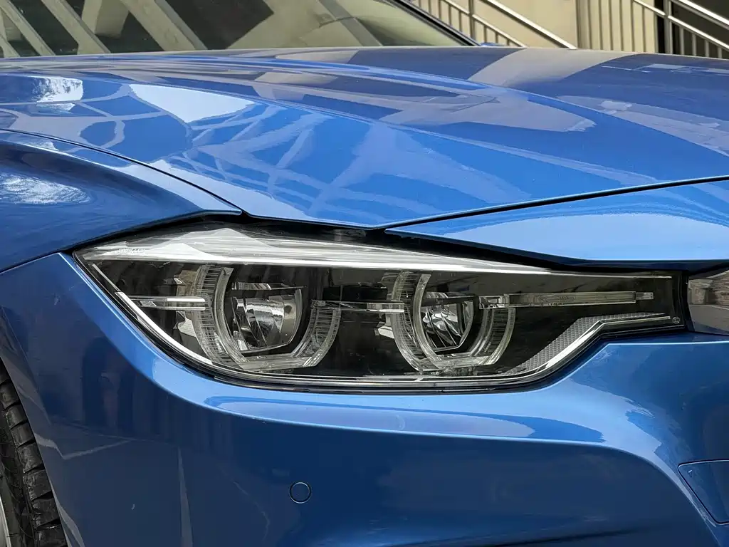 BMW 3 Series 2018 — фото 9