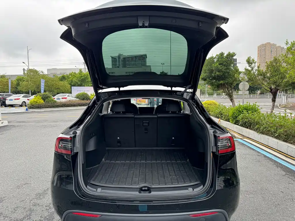 Tesla Model Y 2022 — фото 16