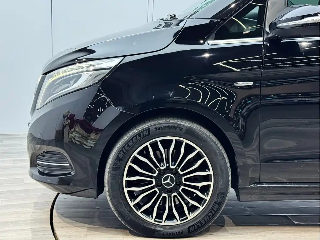 Mercedes-Benz V-Class 2018 — фото 14
