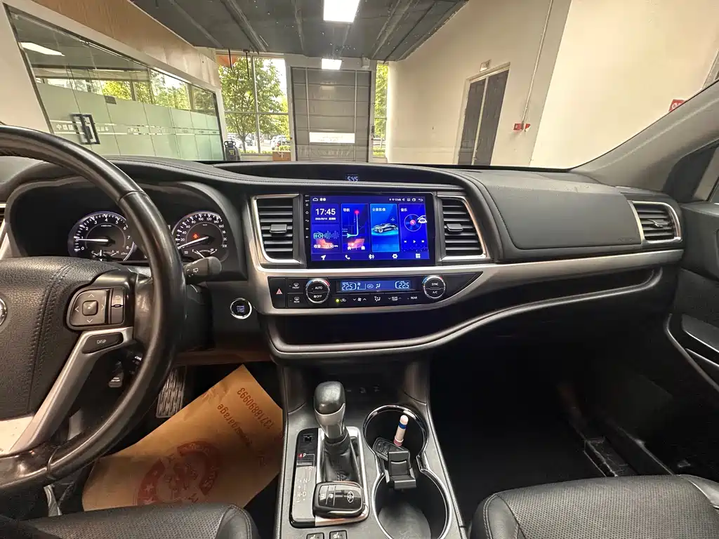 Toyota Highlander 2018 — фото 17