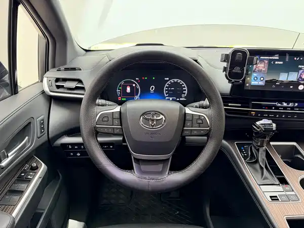 Toyota Granvia 2024