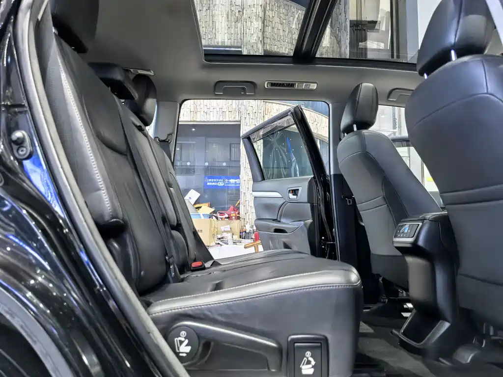 Toyota Highlander 2017 — фото 16