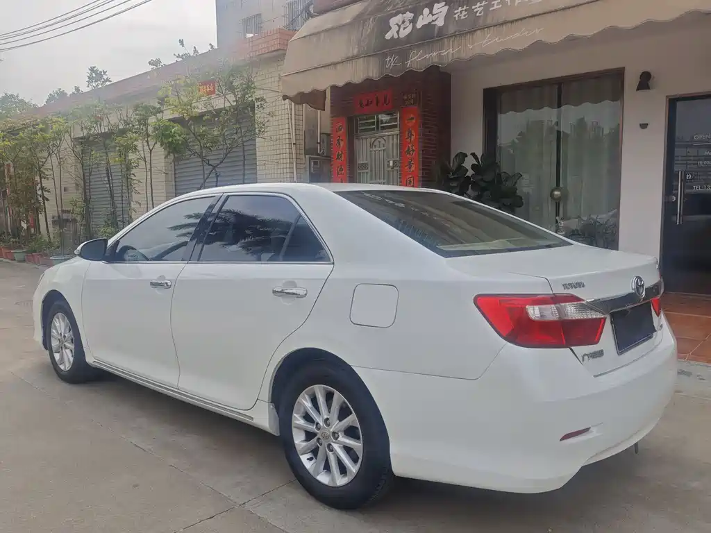 Toyota Camry 2013 — фото 16