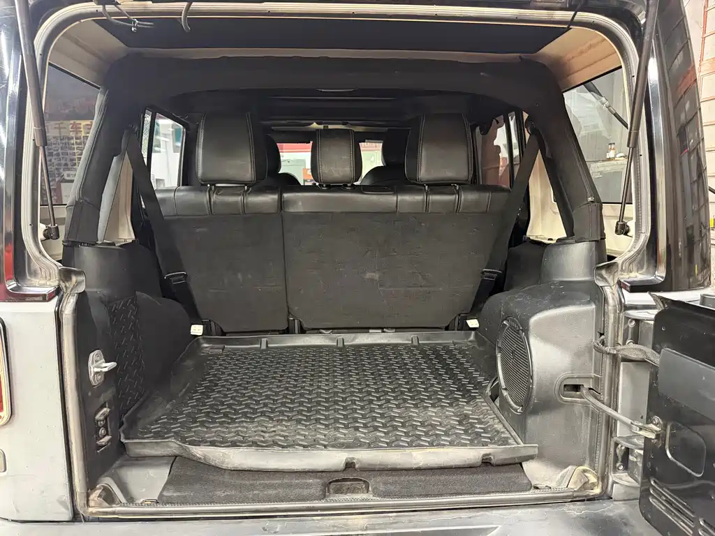 Jeep Wrangler 2012 — фото 29