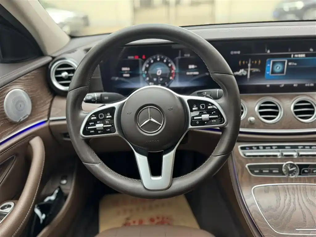 Mercedes-Benz E-Class 2019 — фото 12