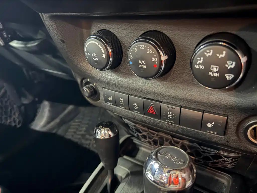 Jeep Wrangler 2012 — фото 14