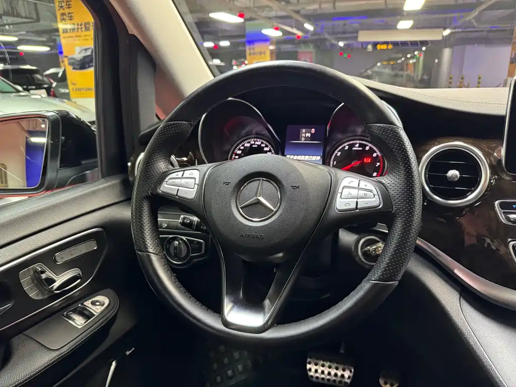 Mercedes-Benz V-Class 2018 — фото 22