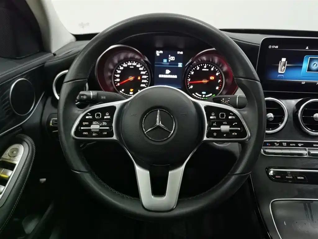 Mercedes-Benz C-Class 2019 — фото 11