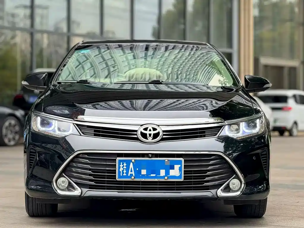 Toyota Camry 2017 — фото 2