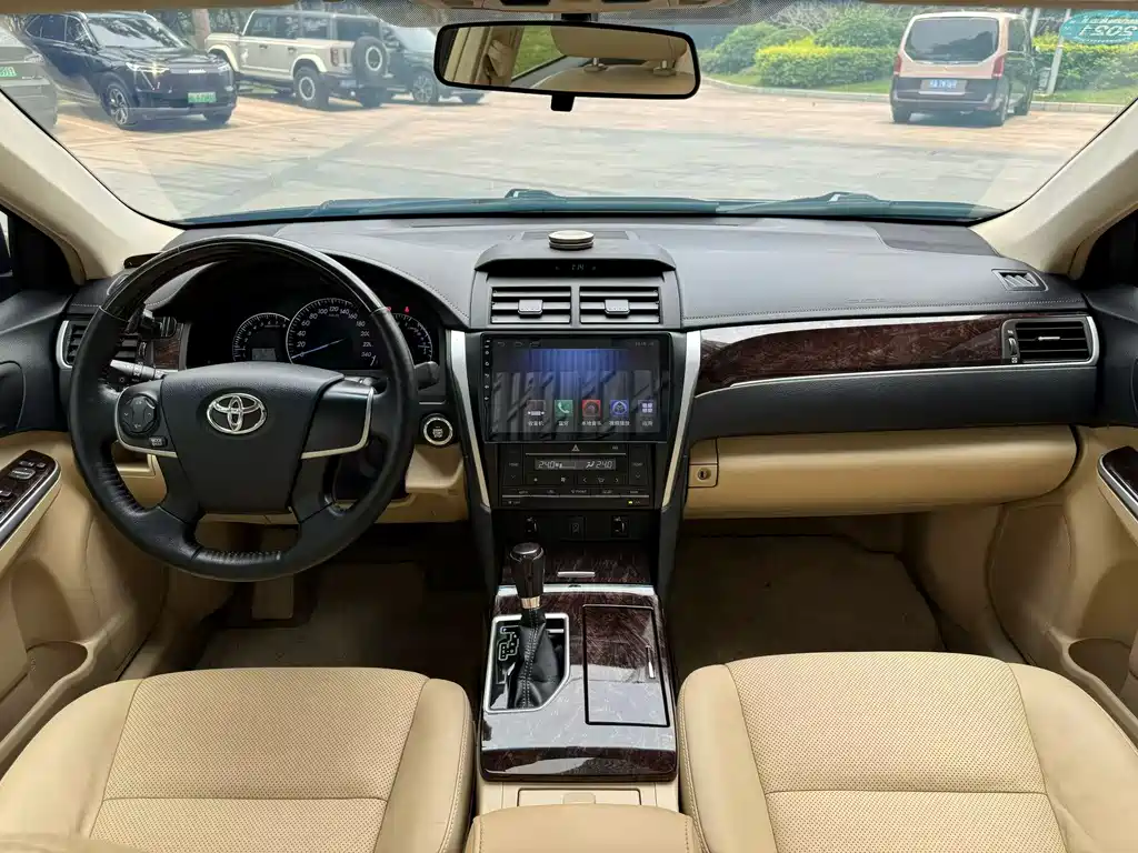 Toyota Camry 2017 — фото 8
