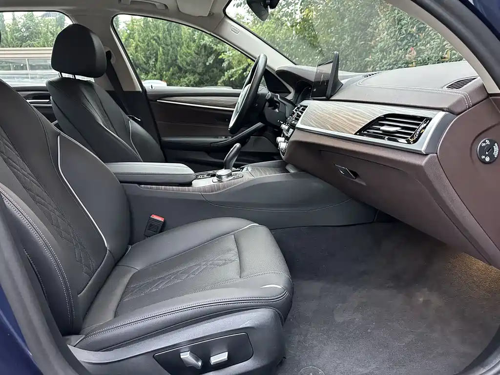 BMW 5 Series New Energy 2023 — фото 13