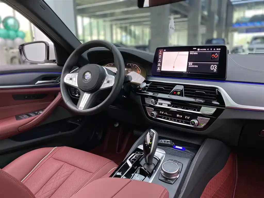 BMW 5 Series 2023 — фото 13