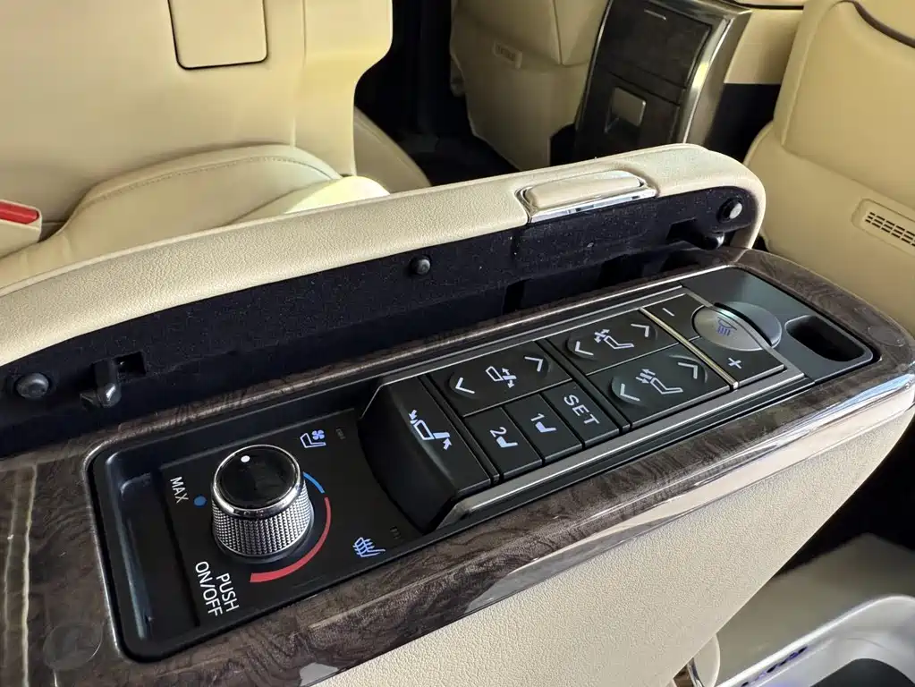 Toyota Alphard 2022 — фото 19