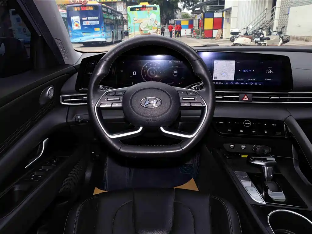 Hyundai Elantra 2021 — фото 11
