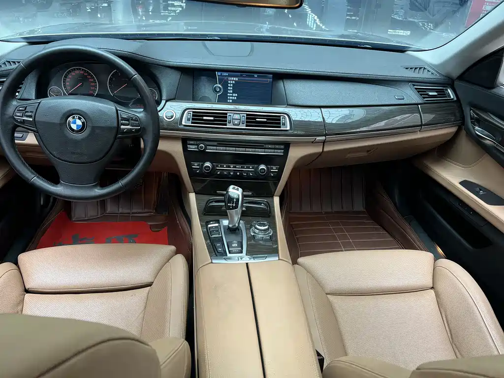 BMW 7 Series 2013 — фото 12