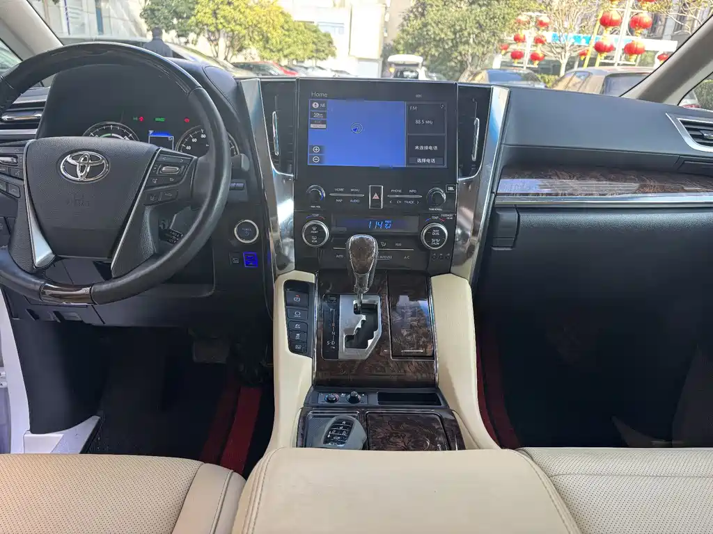 Toyota Alphard 2023 — фото 11
