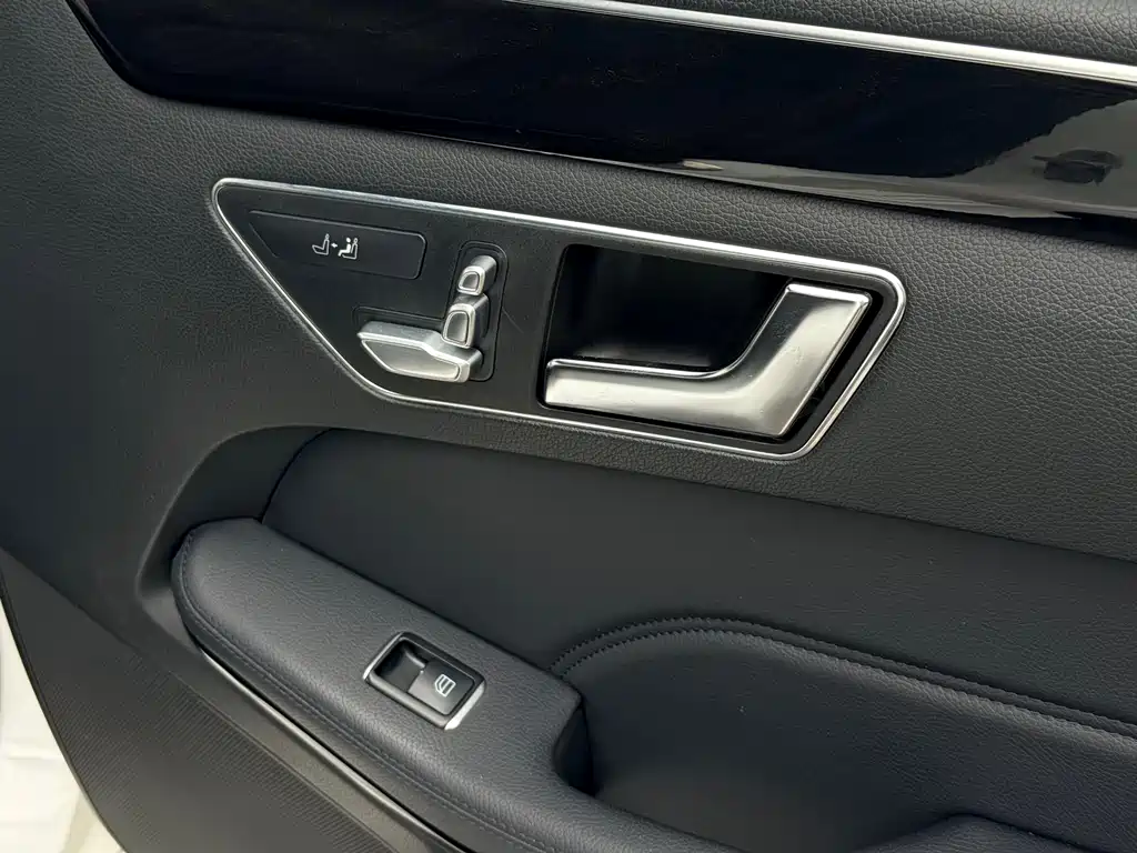 Mercedes-Benz E-Class 2015 — фото 15