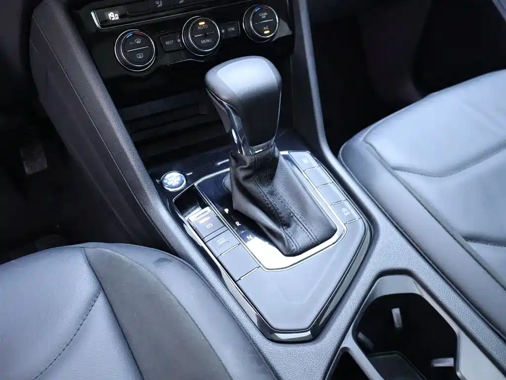 Volkswagen Tiguan L 2021 — фото 12