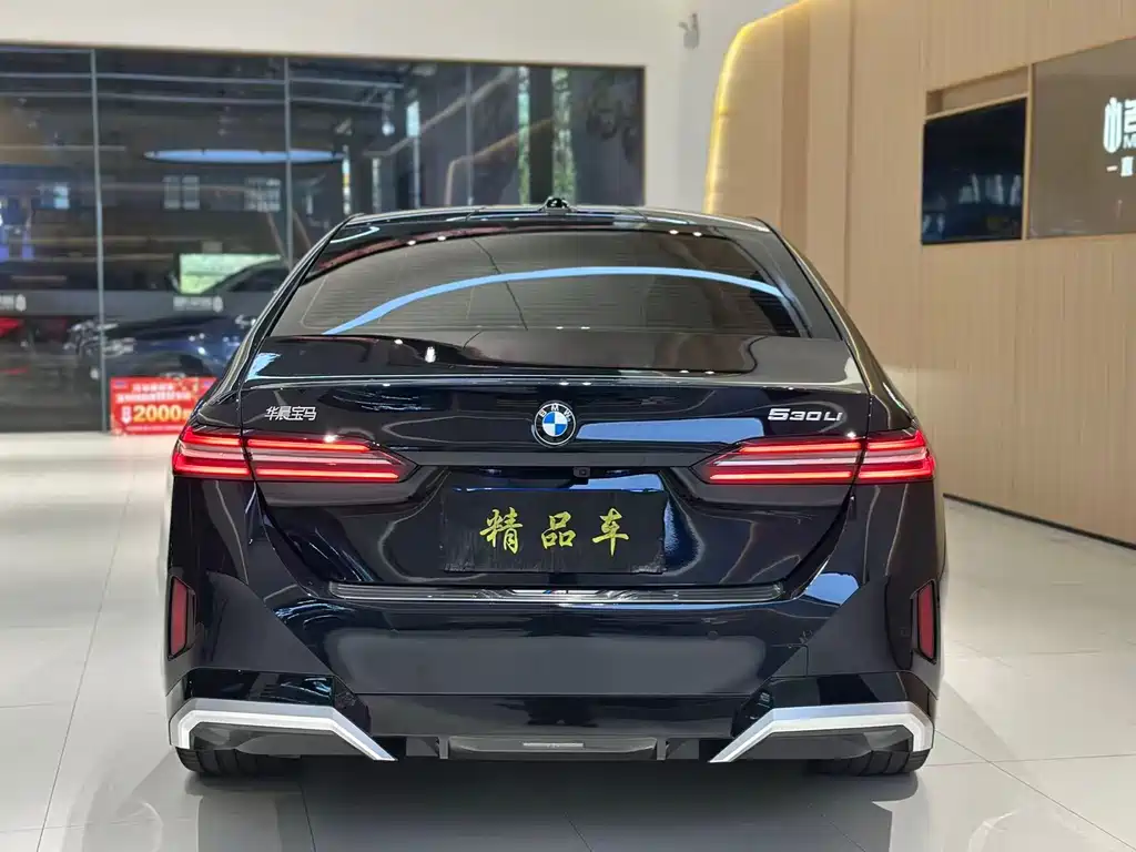 BMW 5 Series 2025 — фото 10