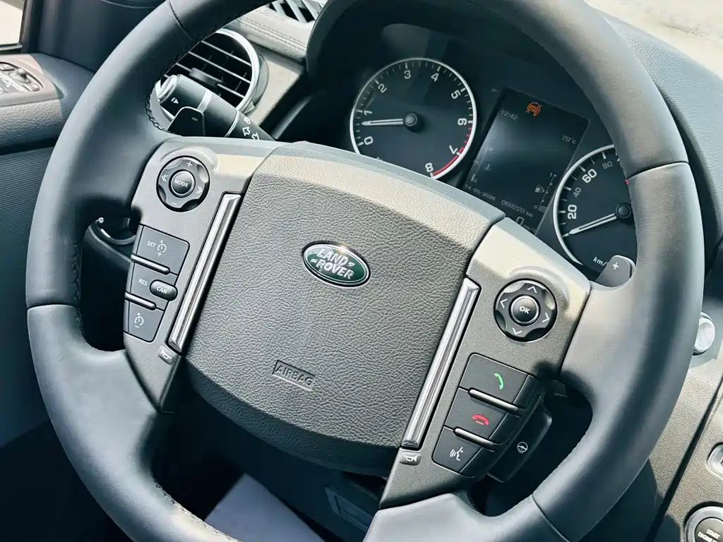 Land Rover Discovery 2016 — фото 20