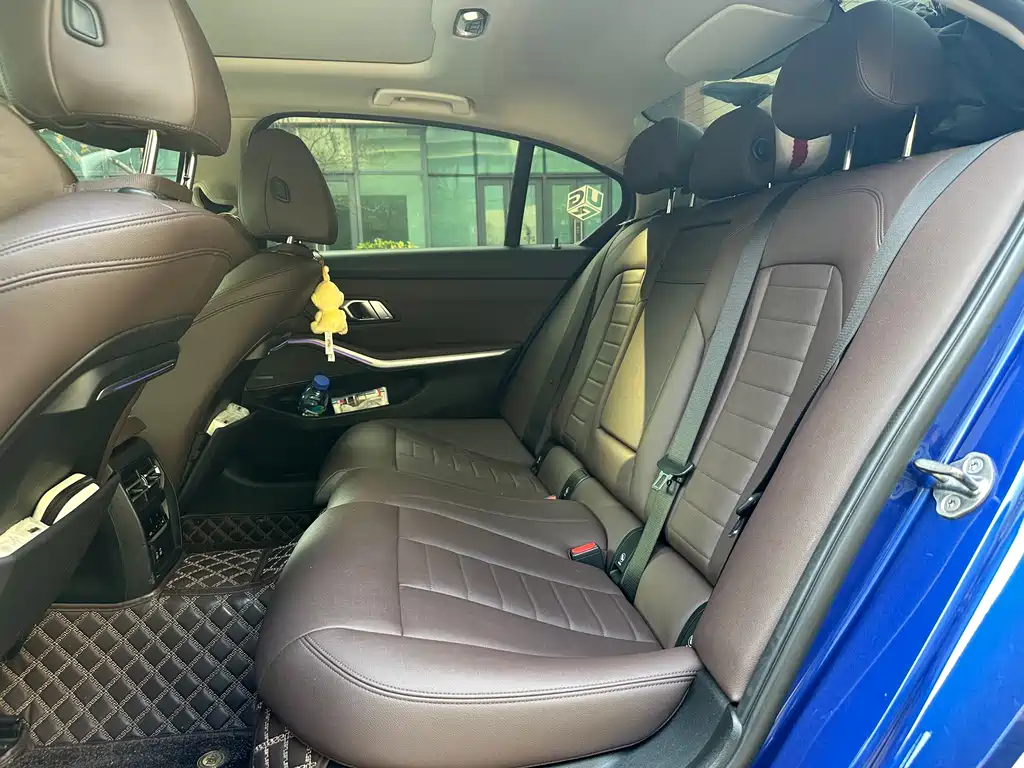 BMW 3 Series 2019 — фото 10