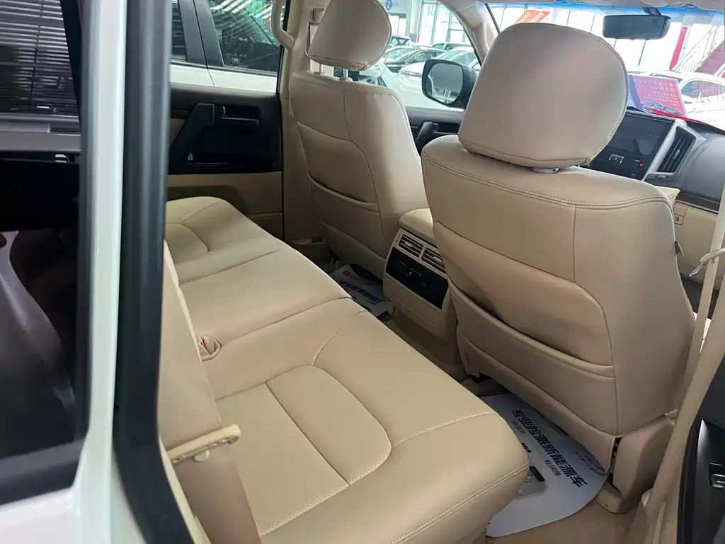 Toyota Land Cruiser 2018 — фото 8