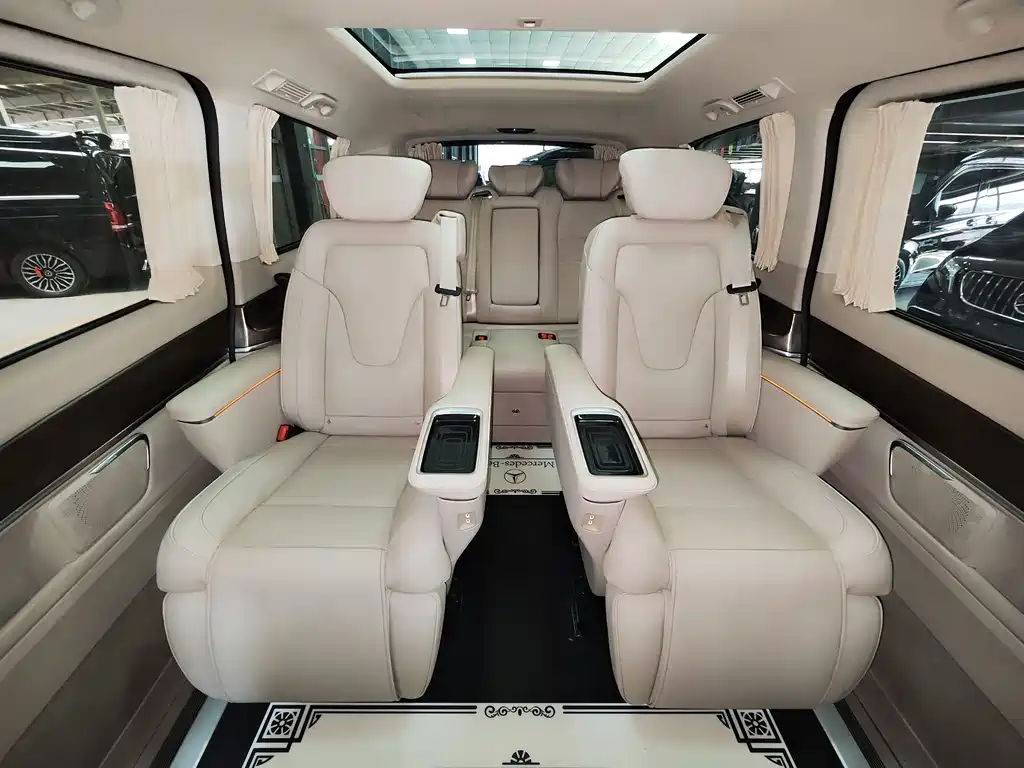 Mercedes-Benz V-Class 2021 — фото 10