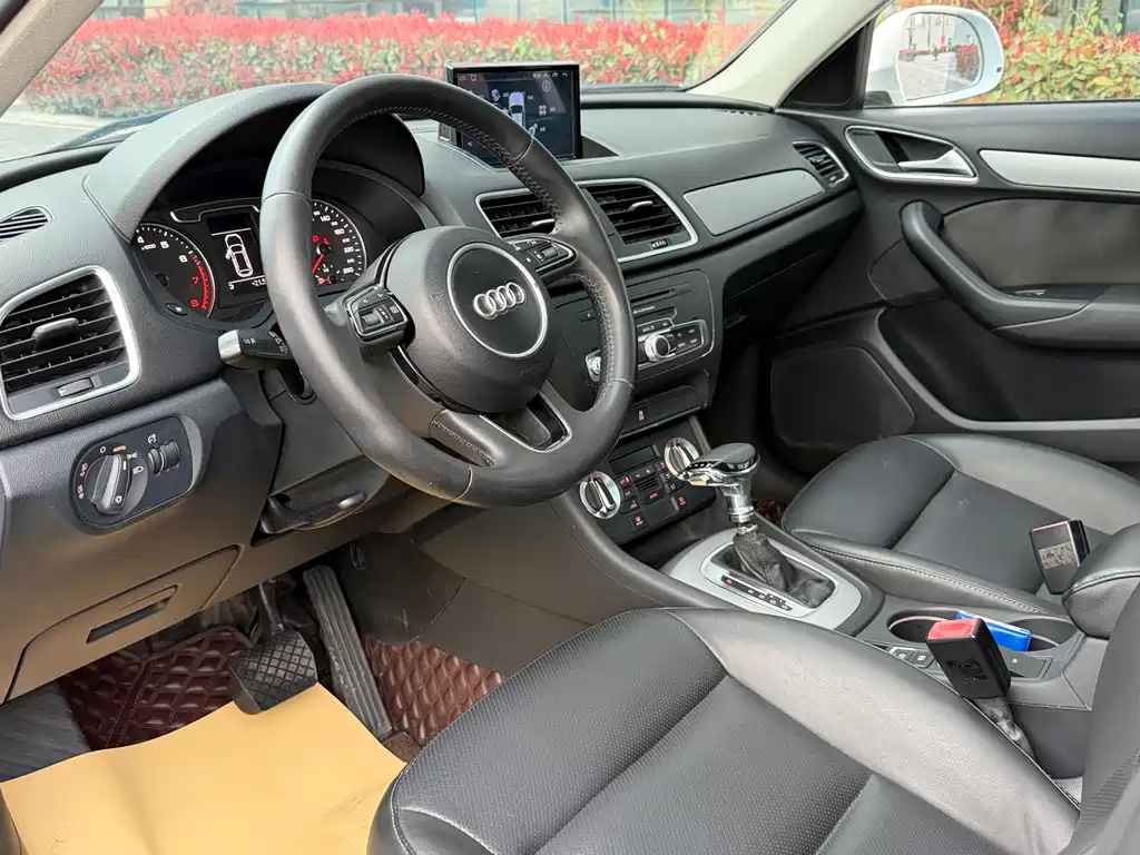 Audi Q3 2015 — фото 17