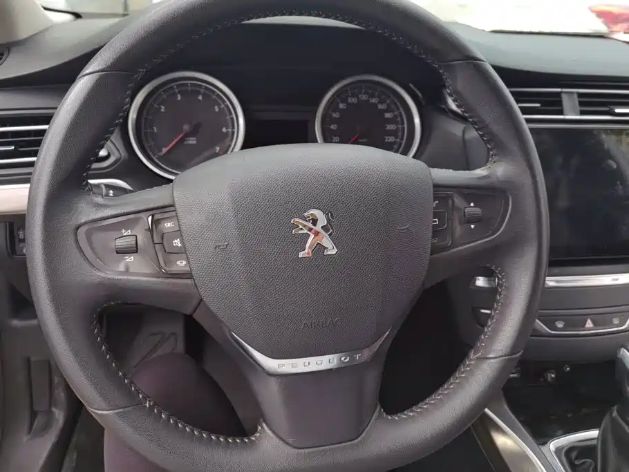 Peugeot 408 2015 — фото 15