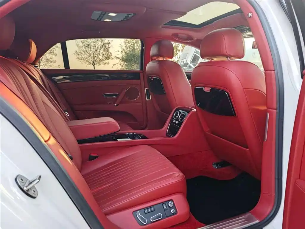 Bentley Flying Spur 2018 — фото 12