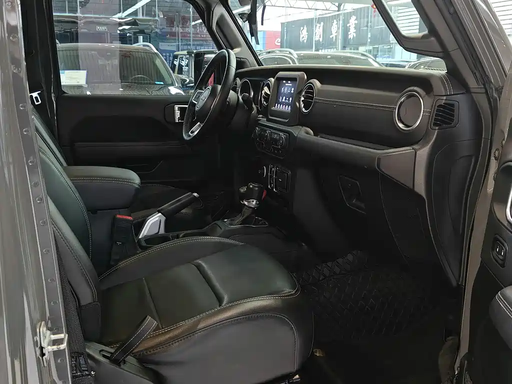 Jeep Wrangler 2021 — фото 12