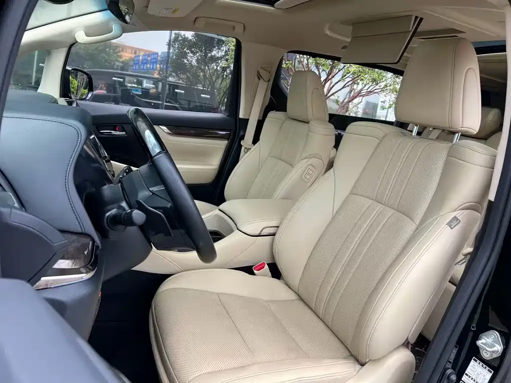 Toyota Alphard 2022 — фото 7