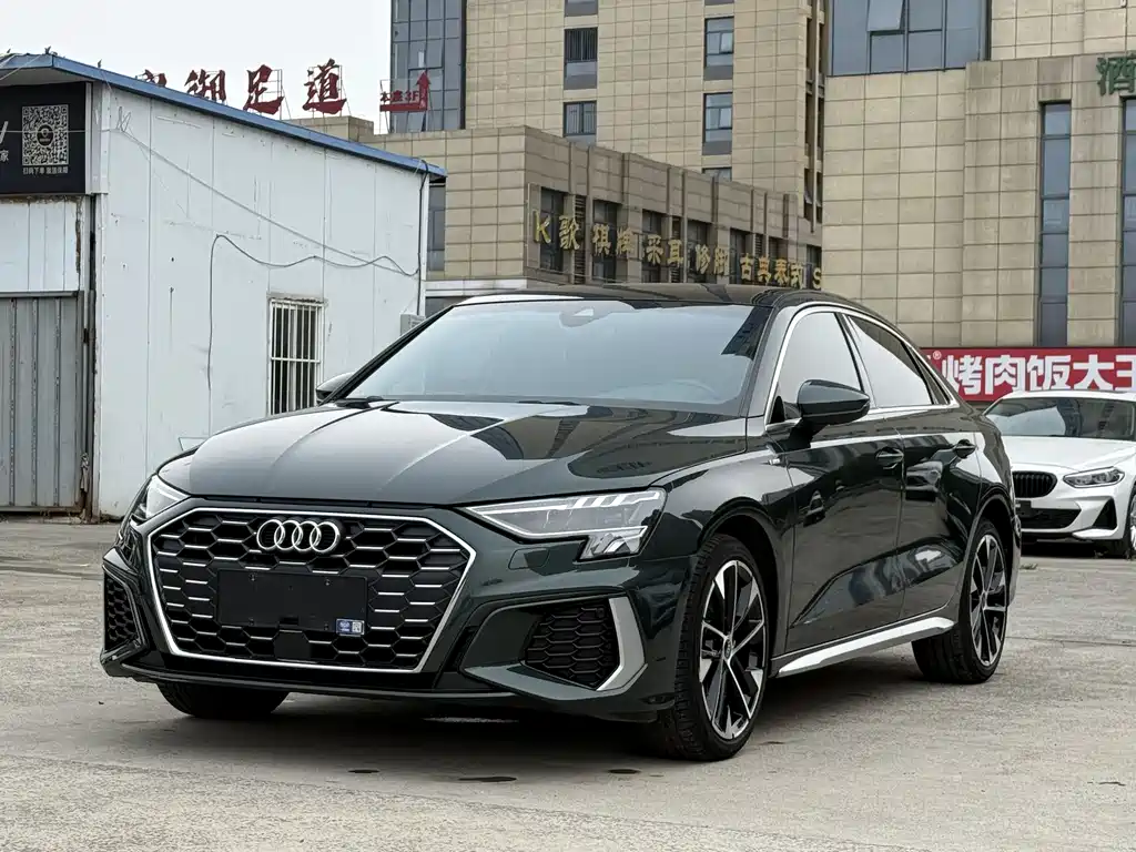 Audi A3 2023 — фото 1