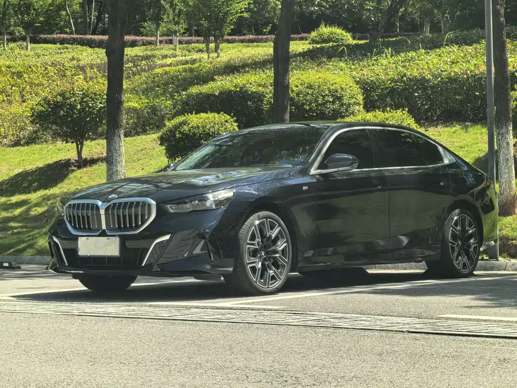 BMW 5 Series 2025