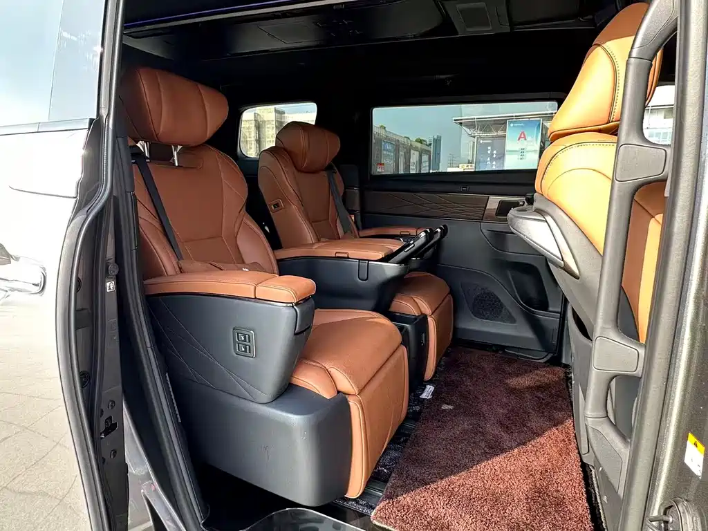 Toyota Alphard 2024 — фото 14