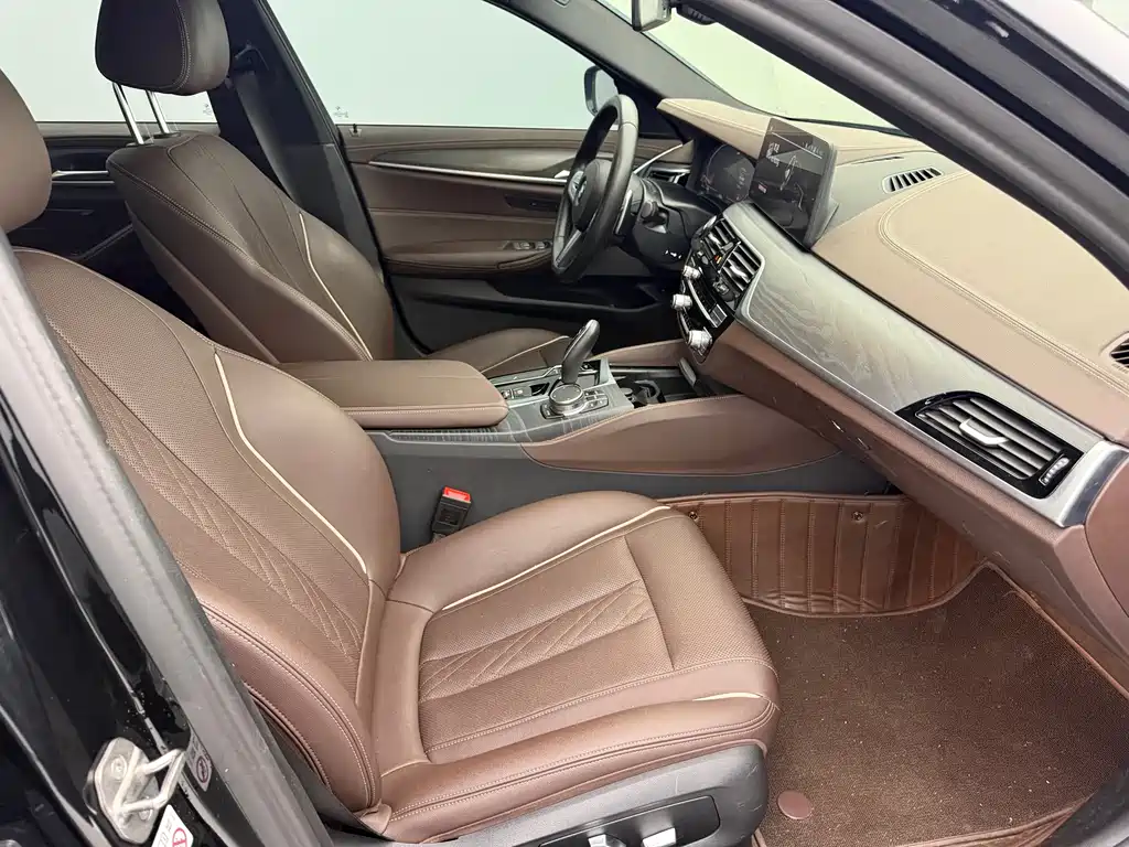 BMW 5 Series 2023 — фото 14