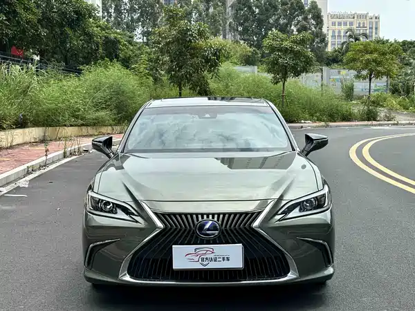 Lexus ES 2020