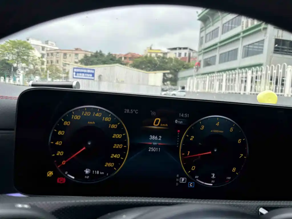 Mercedes-Benz CLA 2023 — фото 12