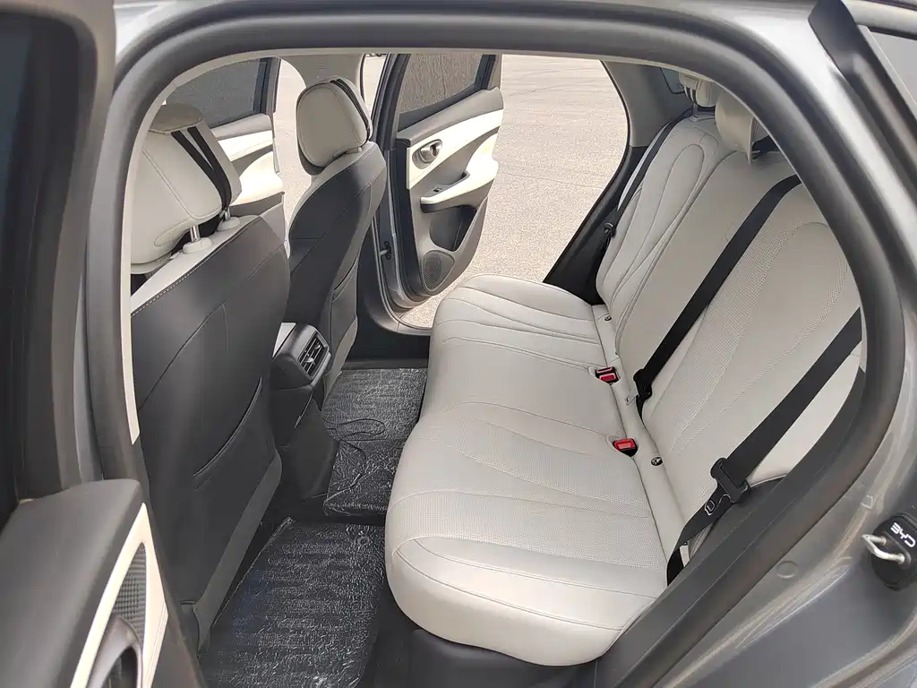 BYD Seal 05 DM-i 2025 — фото 13